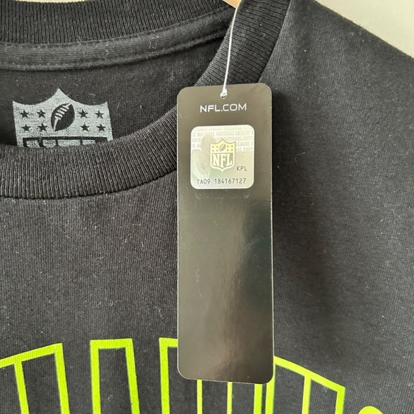 NWT Seattle Seahawks Football T-Shirt Size Small Men's Fandom Stadium Tailgate - Picture 3 of 8